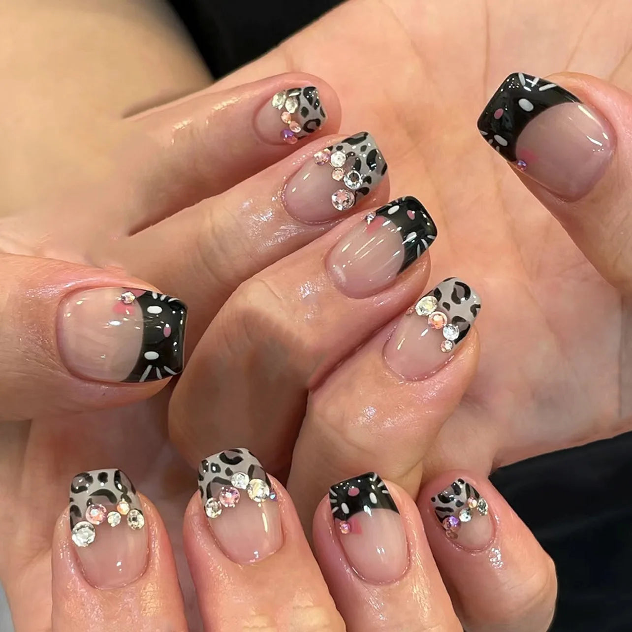 Faux Ongles French Noire Léopard 24 Pièce - Style Audacieux