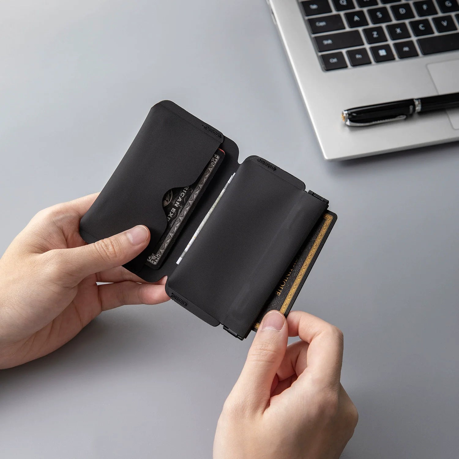 Mini Portefeuille Magnétique Ultra Léger – Compact, Moderne & Pratique