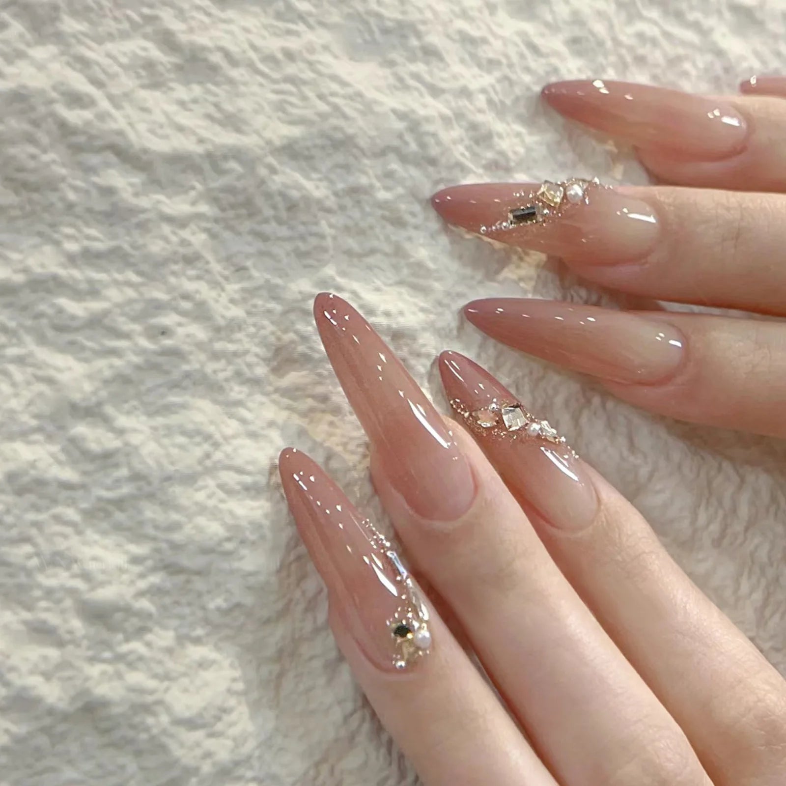Faux Ongles Noirs Amande 24 Pièces – Élégance Moderne
