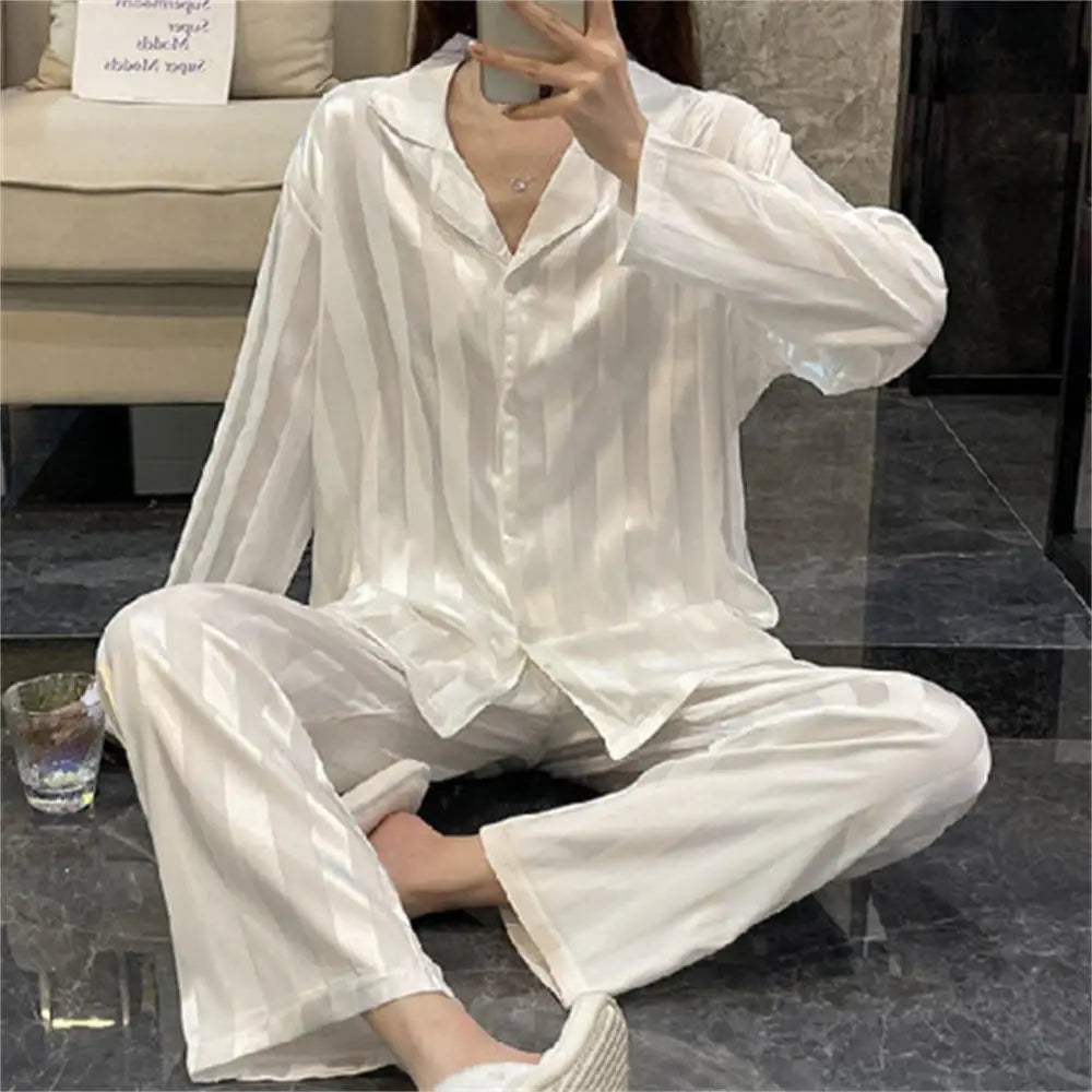 Pyjama Satin Rayé Femme – Élégance Intemporelle & Confort Premium