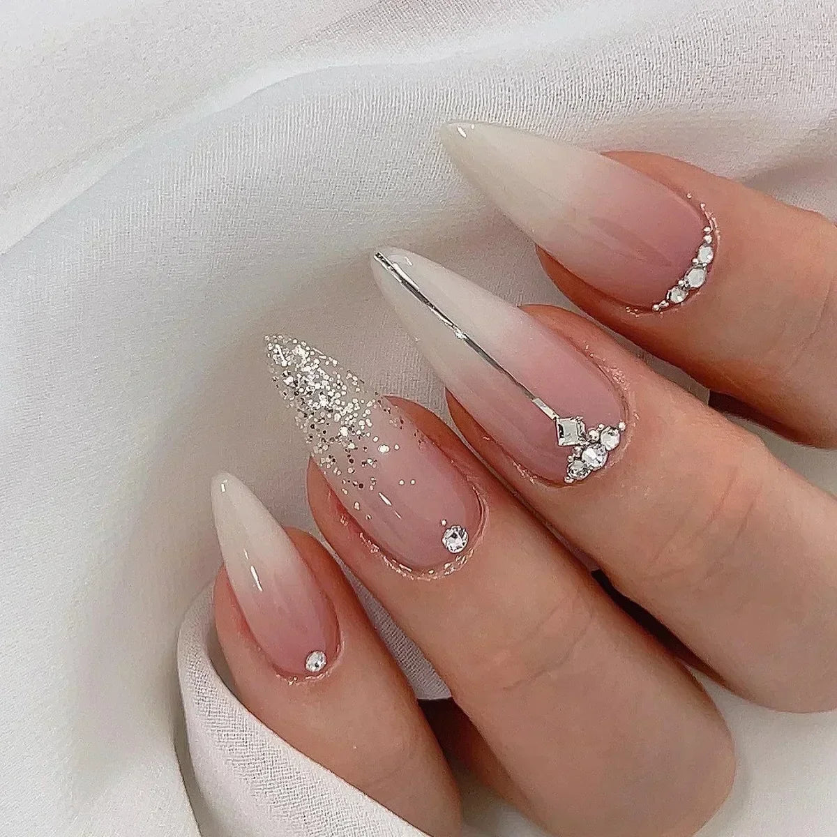 Faux Ongles Noirs Amande 24 Pièces – Élégance Moderne
